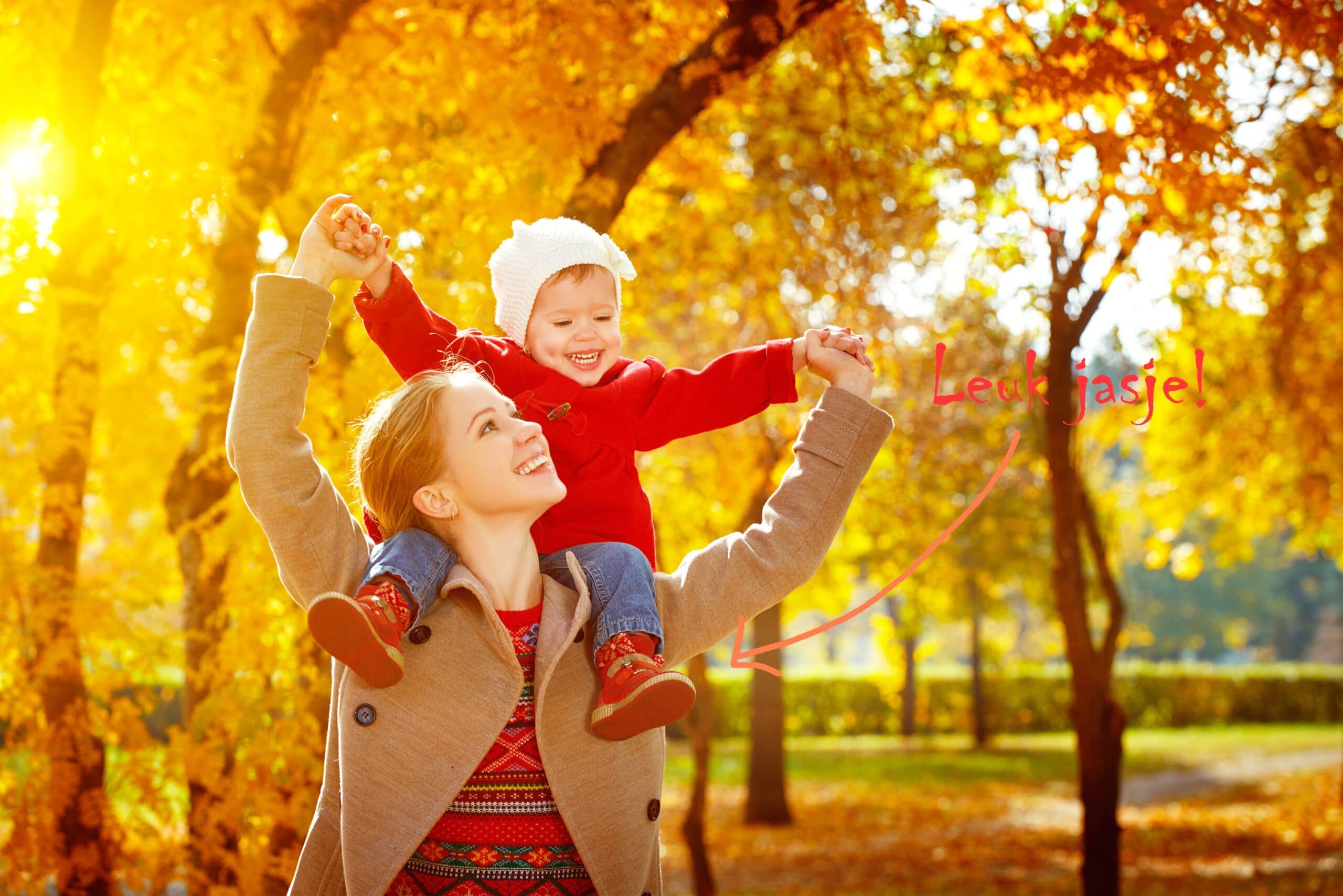 Осенняя прогулка. Счастливая семья осенью. Дети осенью. Семья на прогулке.