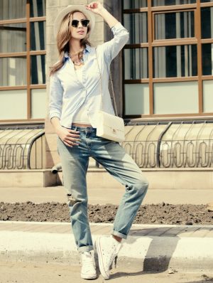 Vrouw met jeans - denim trends