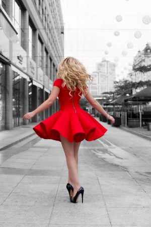 Vrouw met rode jurk - rood