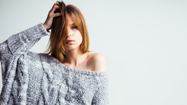 Trendy grijze truien