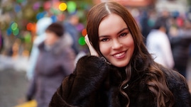 Meid met stijlvolle teddy coat