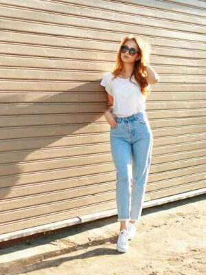 Highwaist jeans fashionable onmisbaar outfits essentials
