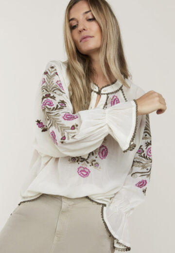 Summum Flower Embroidery Blouse