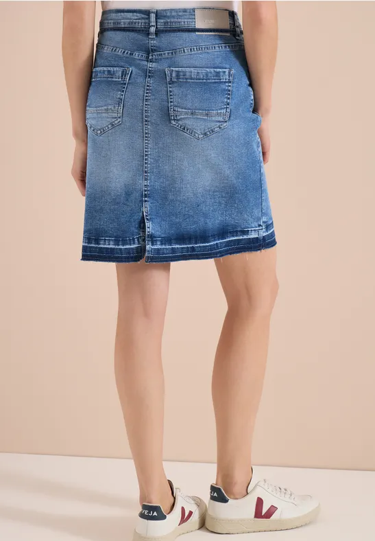 Knielange denim rok met riemdetail - Afbeelding 3