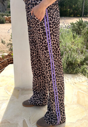 Alternative view of Leopard Pants Met Bies Lila