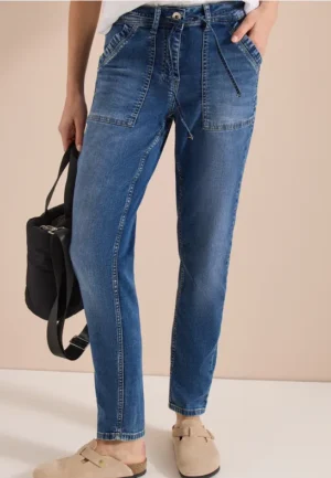 Mid Waist Slim Legs jeans in casual fit
