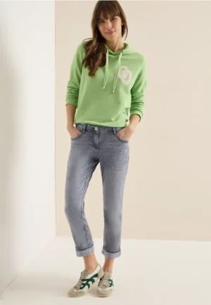 Mid Waist straight leg jeans in casual fit