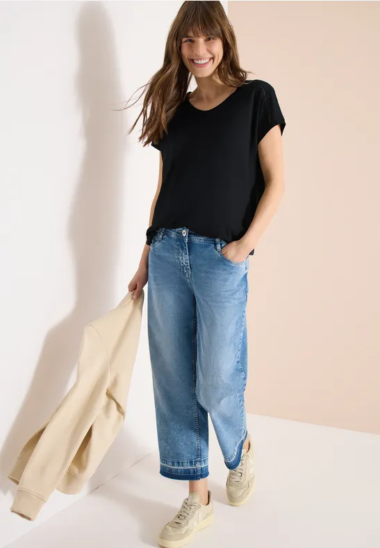 Shirt met V-hals en kanten detail