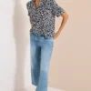 Split hals blouse met leo patroon