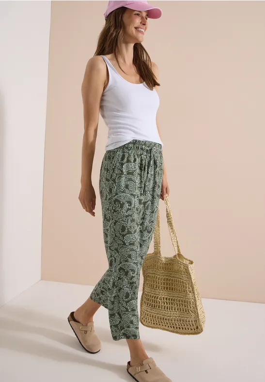 7/8 Mid Waist Slim Leg broek in een Loose Fit.