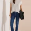 7/8 Mid Waist Slim Leg jeans in casual fit