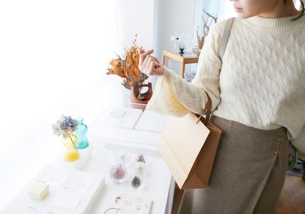 De leukste tassen voor jouw zomerse outfits: stijlvol, praktisch en onmisbaar