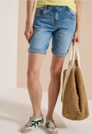 High Waist Slim Leg Shorts in Slim Fit