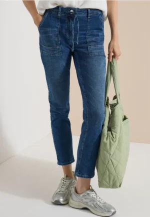 Jeans met Straight Leg pijpen en riemdetail