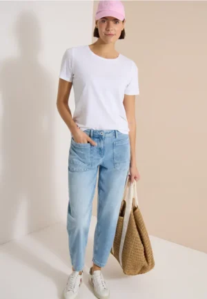 Jeans met rechte pijpen en opgezette zakken