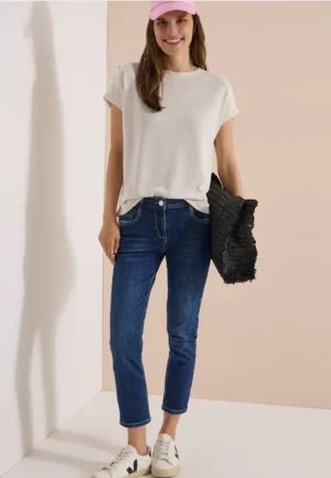 Mid Waist Slim Leg jeans in casual fit