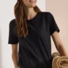 Shirt met borduursel op de zoom