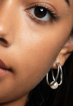 Alternative view of Vrouwen Ovale Hoops met Witte Parel, 925 Sterling Zilver BIPE030