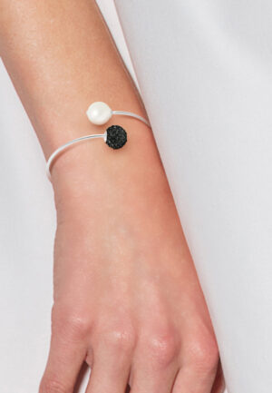Alternative view of Armband u en mij witte cultuur parel en kristal preciosa wit semi rigide zilver 925