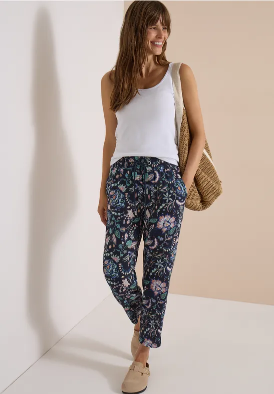 Mid Waist Slim Leg Hose in Loose Fit