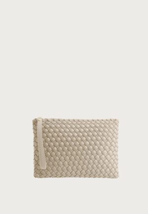 Marrea clutch Clutch no tan lines